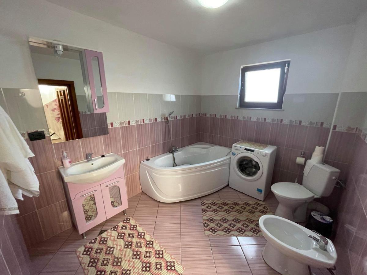 Villa Casa Paty à Mînăstirea Humorului Extérieur photo
