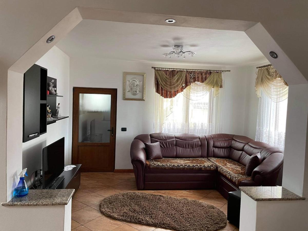 Villa Casa Paty à Mînăstirea Humorului Extérieur photo