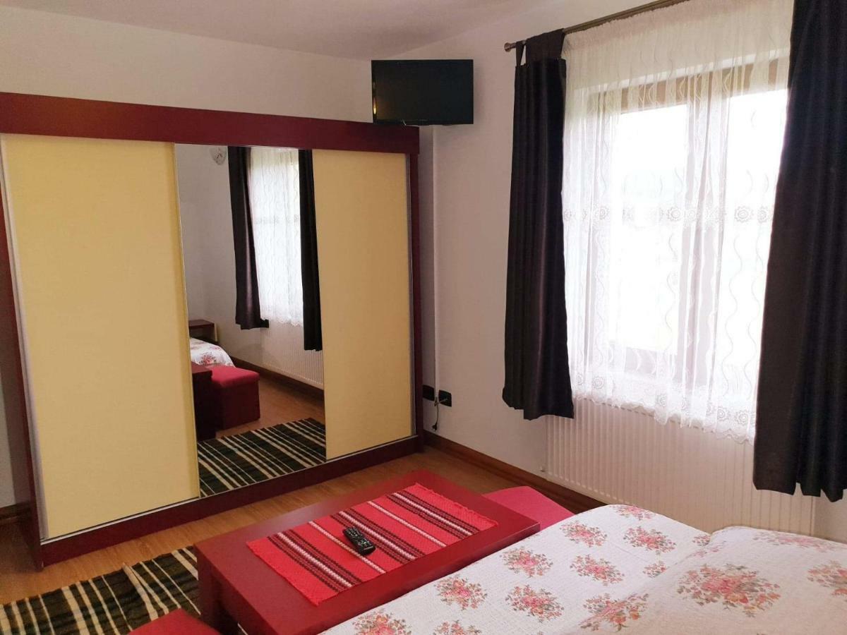 Villa Casa Paty à Mînăstirea Humorului Chambre photo